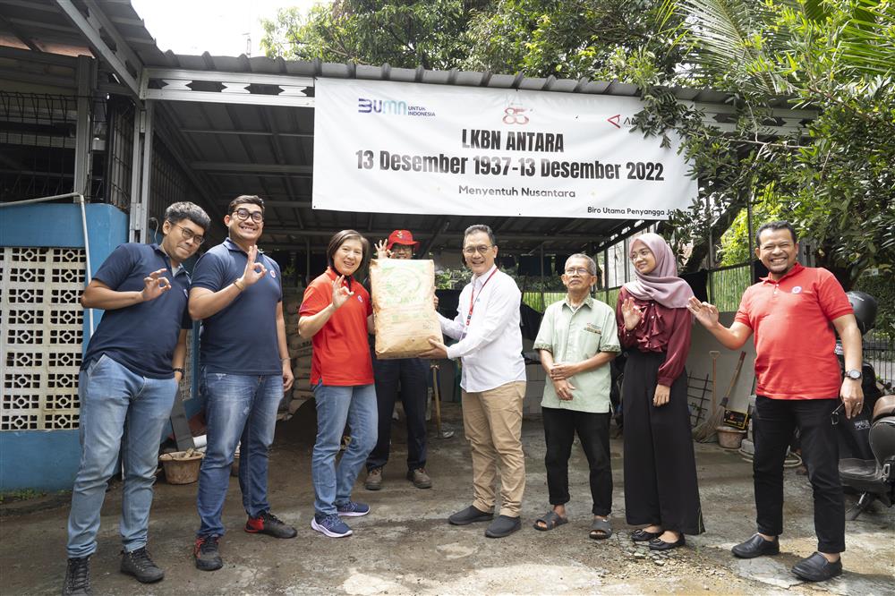 Bantuan Semen untuk LKBN ANTARA Biro Peyangga Jakarta